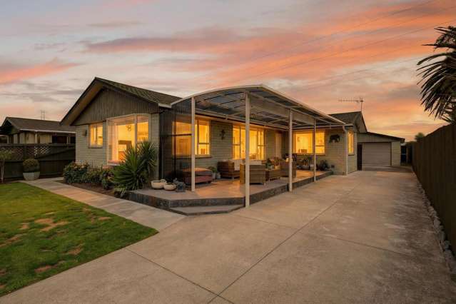 Versatile 3-Bedroom Home + Huge Garage!