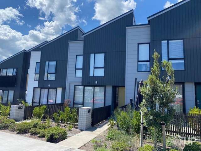 Modern 3-Bedroom Townhouse in the Heart of Hobsonville