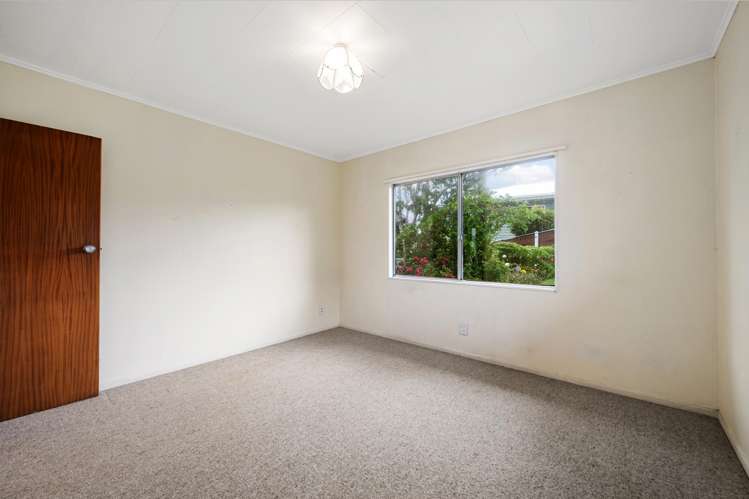 15 Padnell Crescent Paparangi_8