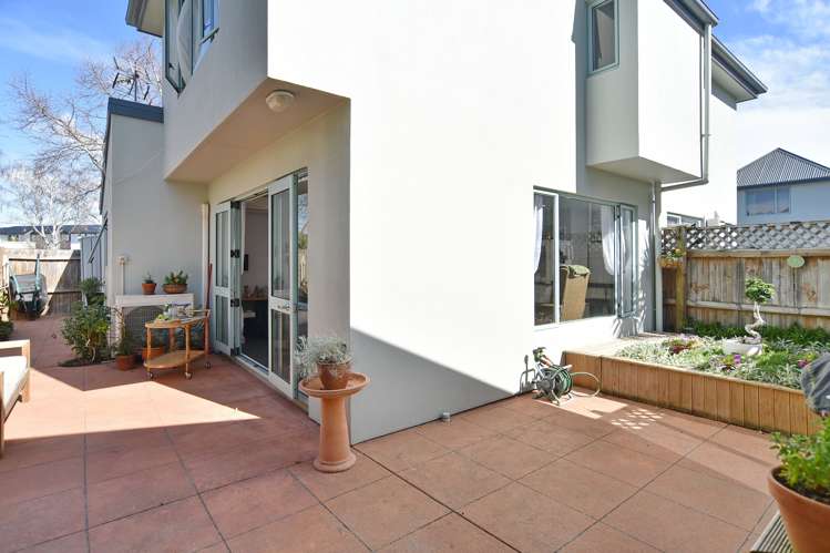 5/19 Longley Place Addington_17