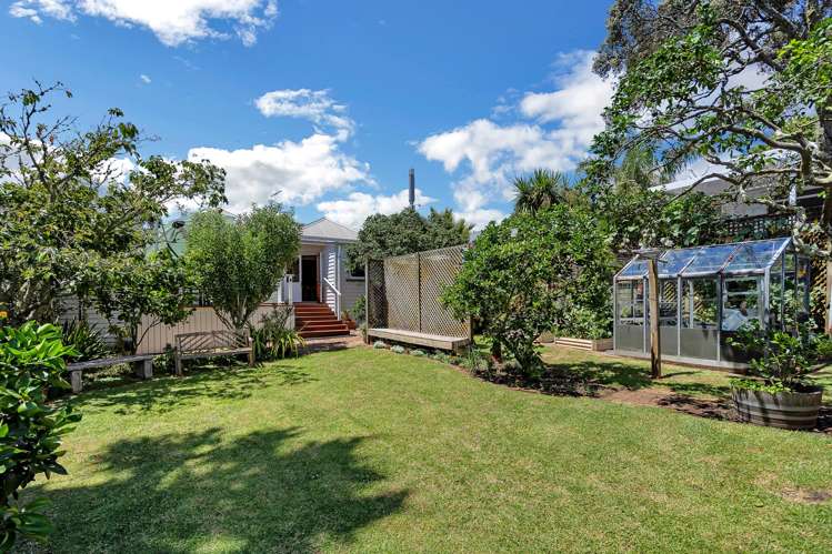 3 Lake Road Devonport_16