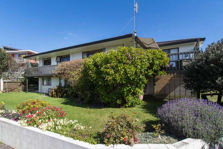 15 Paisley Street Mellons Bay_14