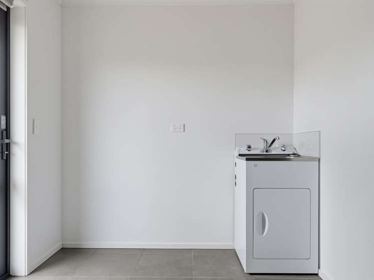 63 Carroll place Owhata_23
