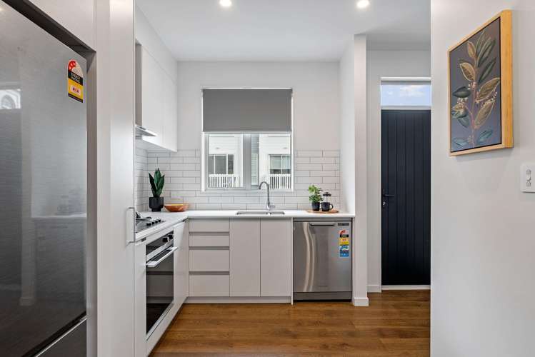 2/30 Pirie Street Mount Victoria_4