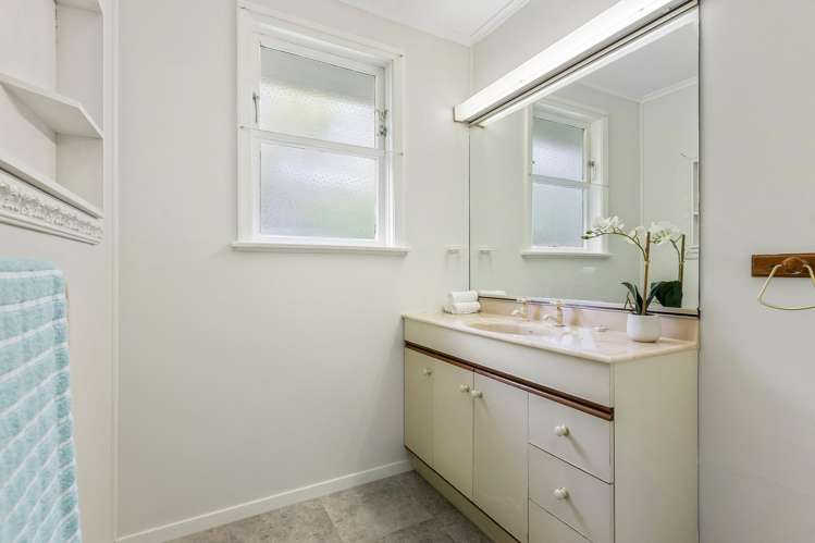 220 Waddington Drive Naenae_9