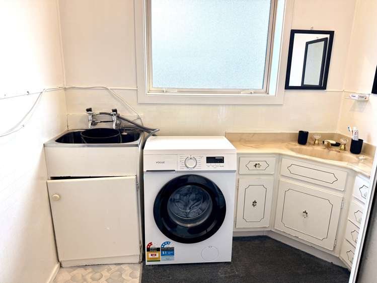 2/64 Hensley Street Gladstone_24