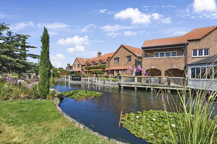 3/6 Quiet Woman Way Monaco_18