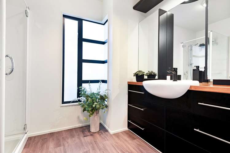 19 Western Line Westmere_14