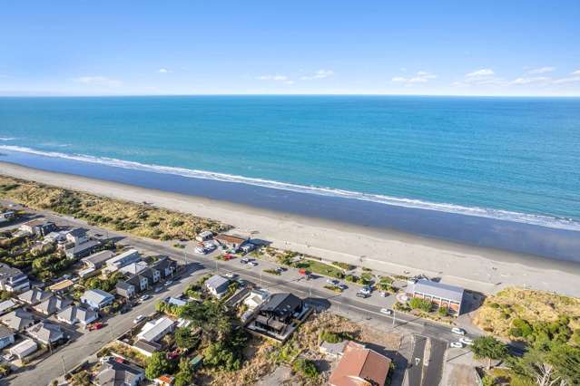 Coastal Bliss – Beachfront Lifestyle Awaits