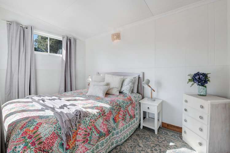 43 Surf Road Stanmore Bay_18