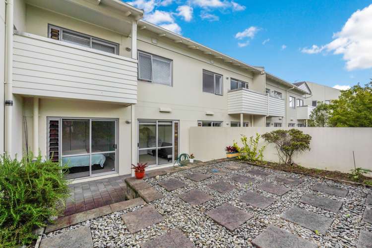 E4/71 Spencer Road Oteha_16