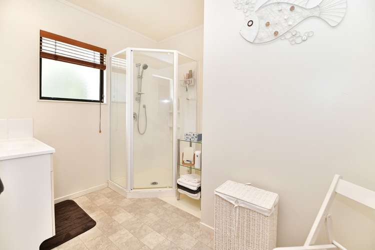 2/8 Knott Road Stanmore Bay_10