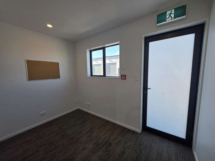 2/7 Lake Bryndwr Lane Burnside_16