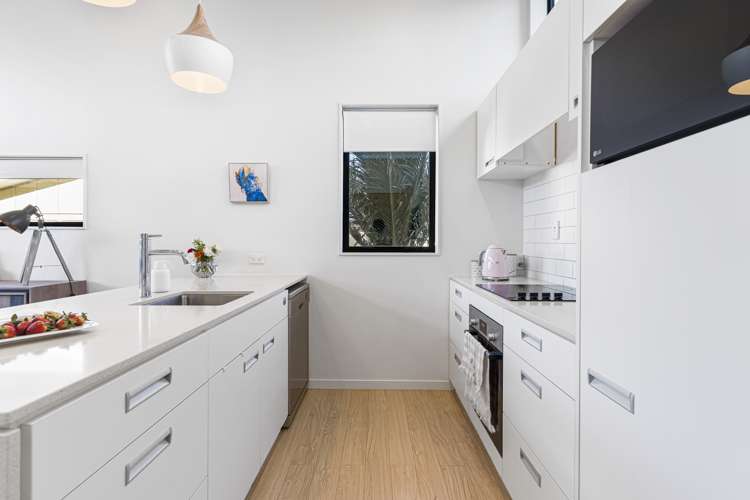 15 Beach Road Mellons Bay_12