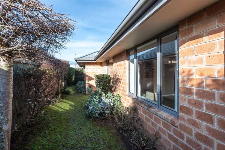 27 Bayliss Close Northwood_10