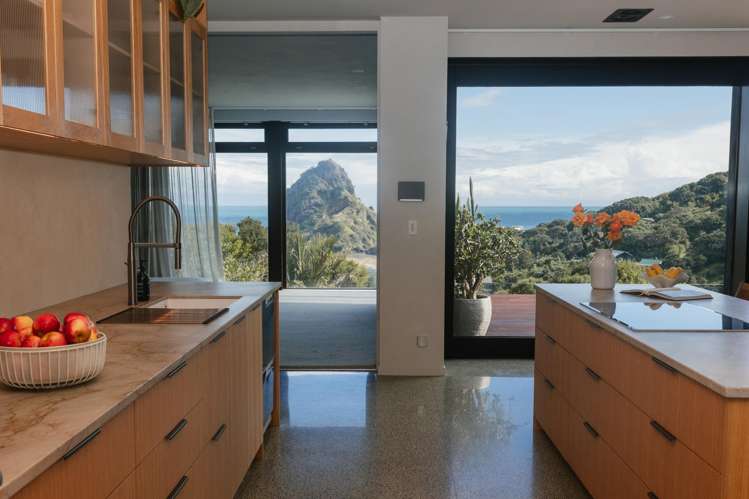 27 Glenesk Road Piha_7