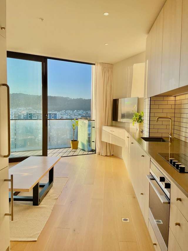 Top Floor Living, Fully Furnished Apartment