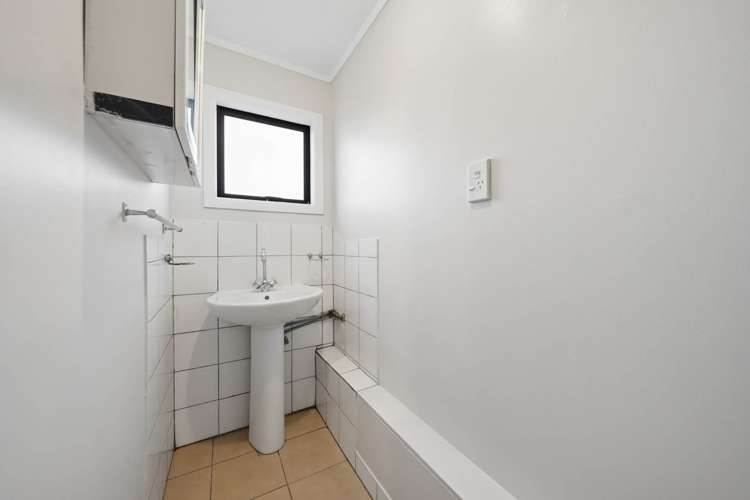 21 Kelwyn Road Kelston_17