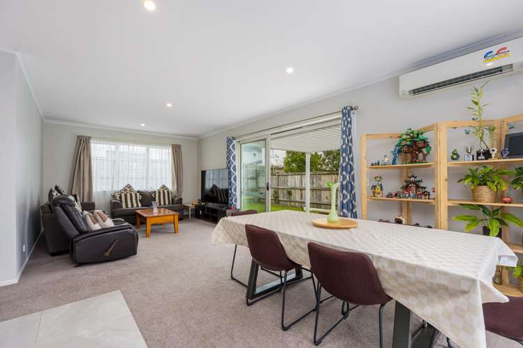 16 Couldrey Crescent Red Beach_13