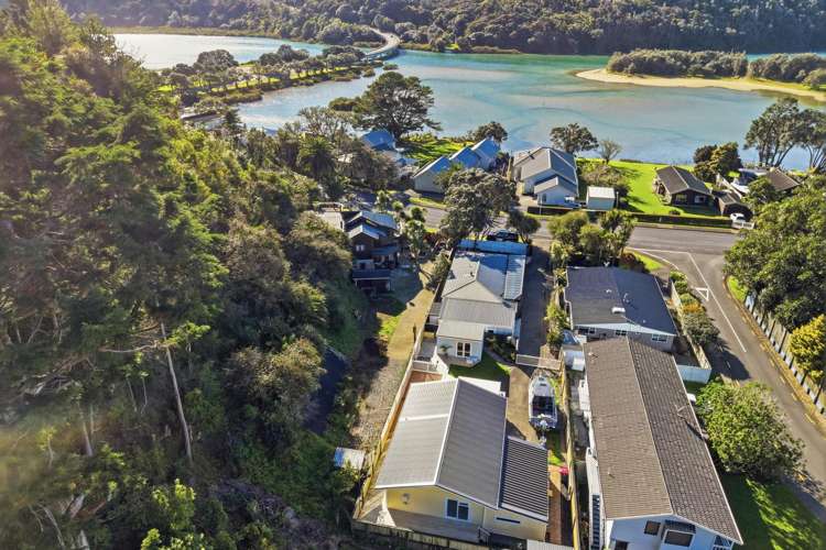 15B Waiwera Road Waiwera_8