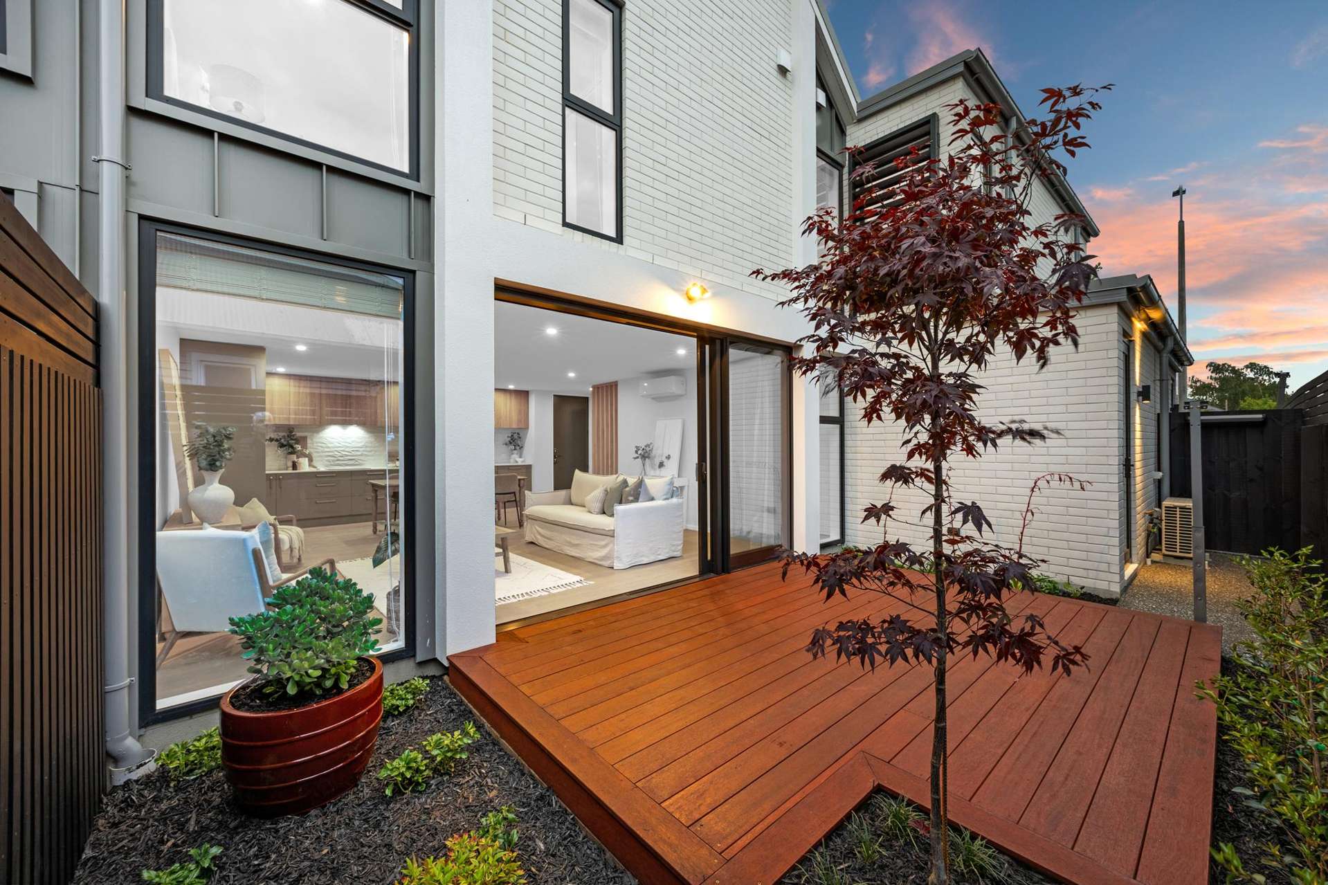 2/100 Innes Road Saint Albans_0