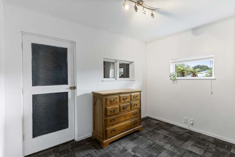 114 Captain Scott Road Glen Eden_25