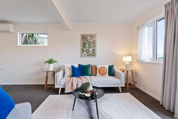 1/60 Winston Street Crofton Downs_2