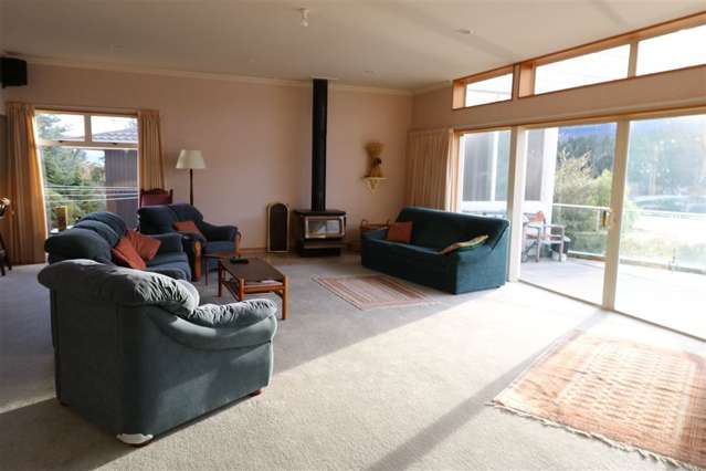 713 Peninsula Road Kelvin Heights_1