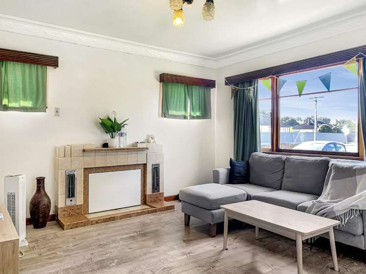 215 Lytton Road 1052_2