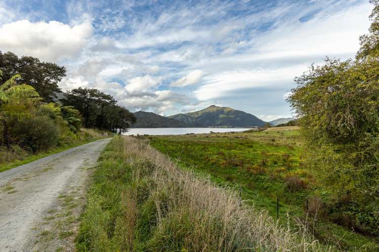 884 Queen Charlotte Drive Linkwater_2