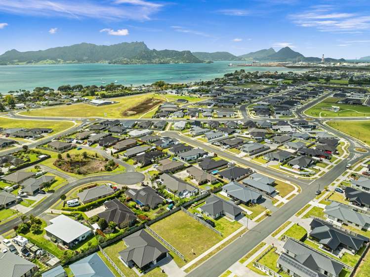 26 Saint Michael Crescent One Tree Point_2