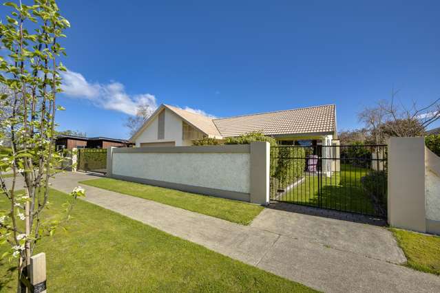 Stylish Family Living in the Heart of Greenmeadows