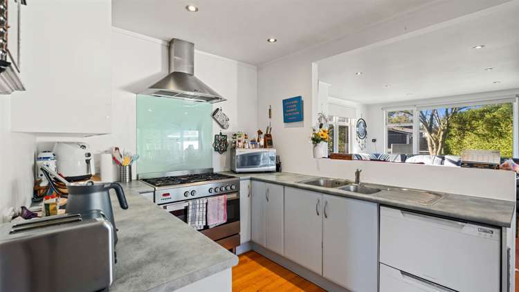 24 Stirling Grove Greerton_4