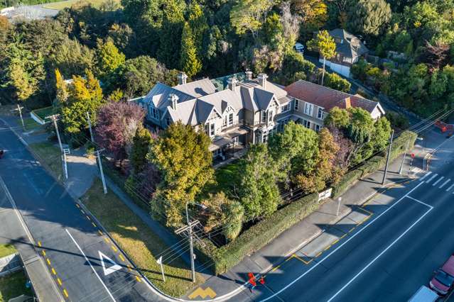 25-Bedroom Alva House