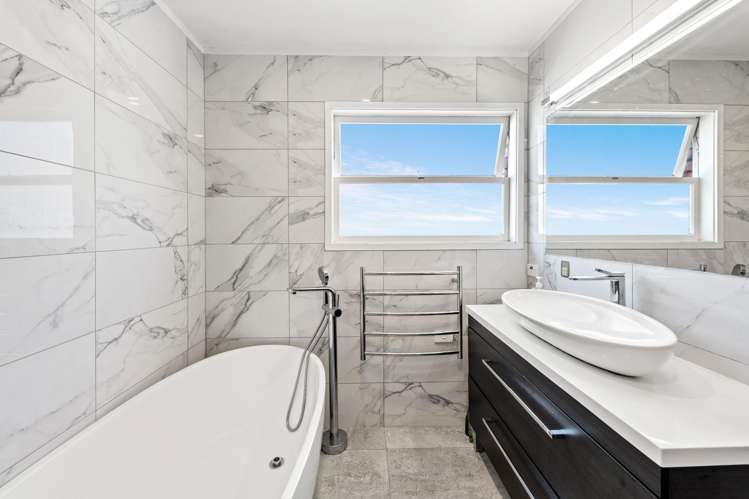 18 Paisley Street Mellons Bay_8