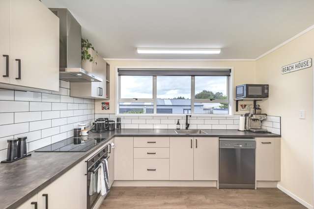 21 Ruanui Street Himatangi Beach_4