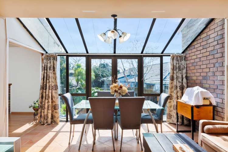 22 Greenvalley Rise Glenfield_5