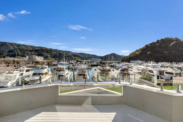 Marina-Side Living with Stunning Harbour Views
