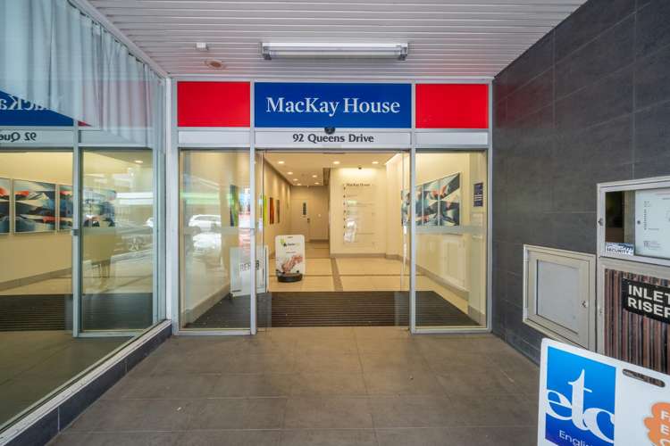 8/92 Queens Drive Hutt Central_23