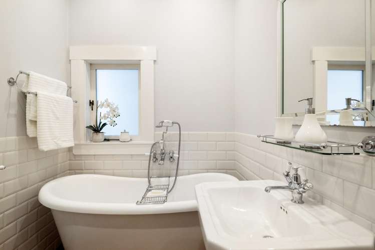 41 Lake Road Devonport_17