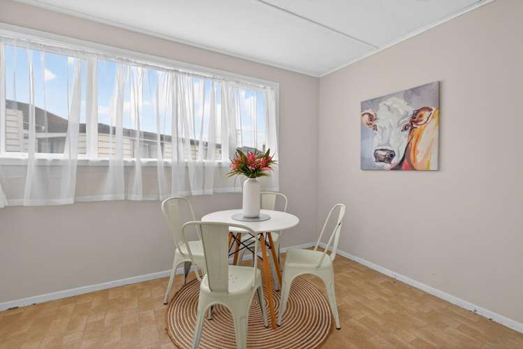 16 Hodgins Grove Naenae_2