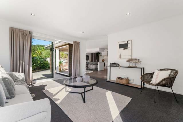 4 Fender Close Pyes Pa_3