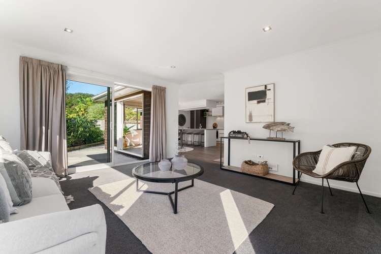 4 Fender Close Pyes Pa_3