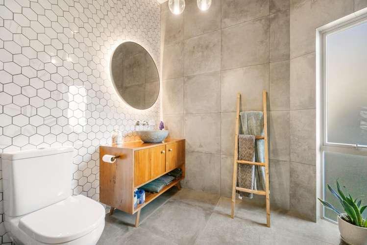 240 Peninsula Road Kelvin Heights_12