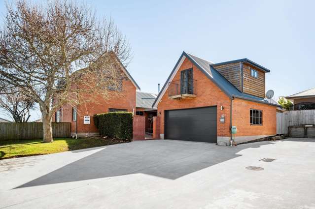 Location, Entertaining, and Family Living!