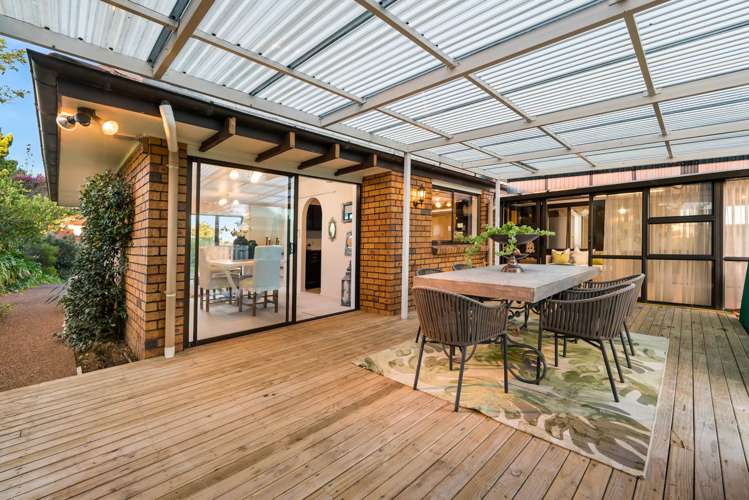 16 Saint Simon Place Botany Downs_9