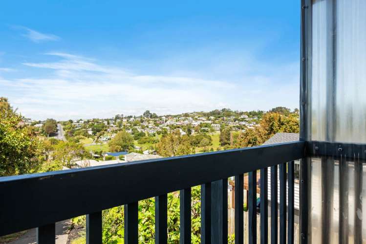 8 Wiriana Place Stanmore Bay_17