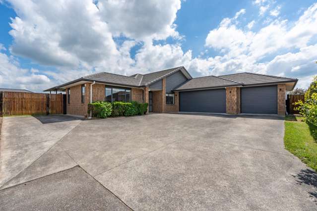 Large Family Home..Rototuna School Zoned!