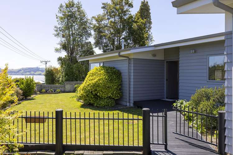 2/30 Ingle Avenue Waipahihi_1