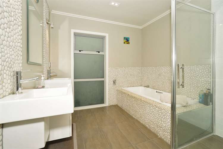 14 Miers Glade Rototuna North_16